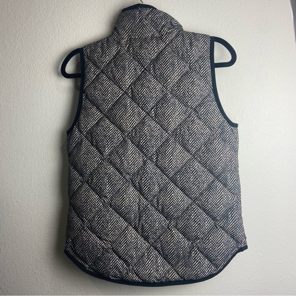 J Crew Womens Size XS Tan Black Herringbone Printed Down Puffer Vest NWT - Picture 2 of 10